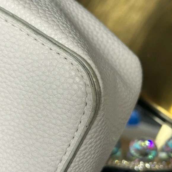 Kenzie Creme Pebbled Leather Double Zip Guitar Strap Crossbody Approx 8x4.5 x 3 - Picture 16 of 17